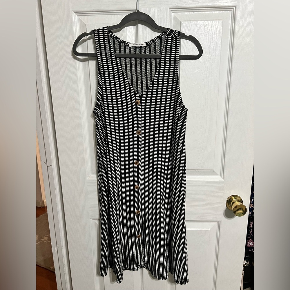 Black and White mid-length dress - Large